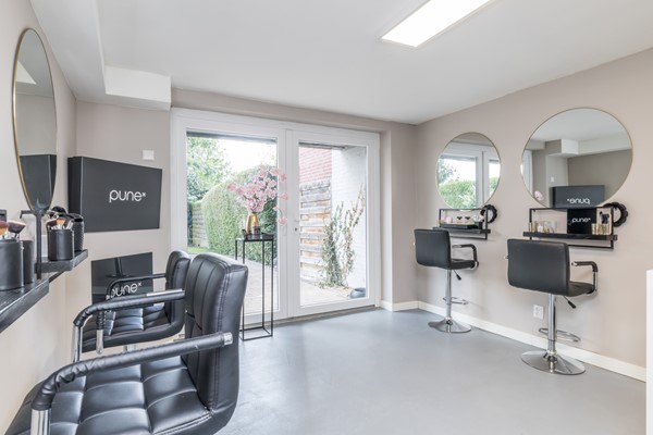 Foto - Te koop: Instapklare gemoderniseerde twee- onder- één kap woning uit 1969 met 144m2 wonen op een perceel van 391 m2 met een energielabel A in Simpelveld